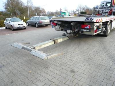 -15,5t Gesamtgewicht - 4,5t Zuladung - 3,0t Abschlepp Brille -10,0mt Kran (10,7 mtr. Länge) - 6,5t Seilwinde